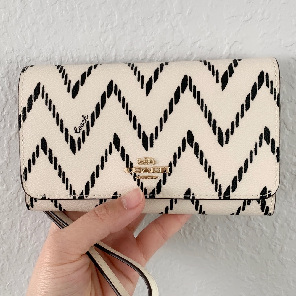 Coach Cream and Black Zigzag Wristlet Wallet